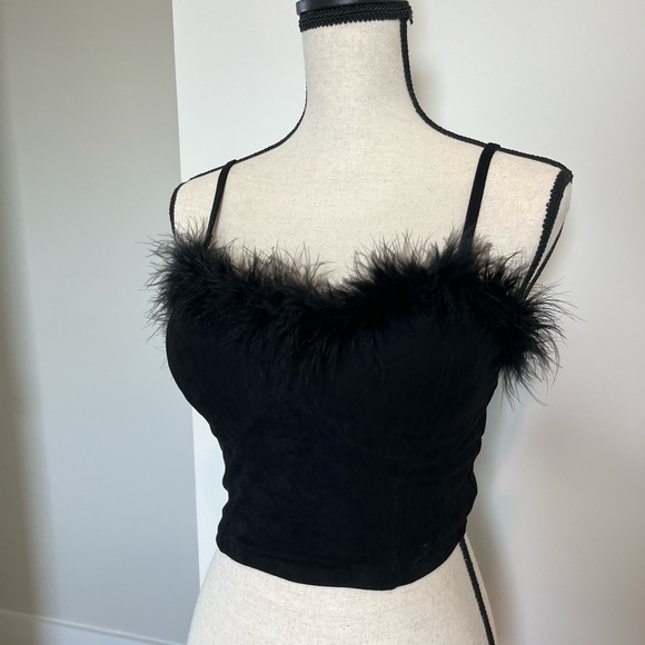 NWOT Klassy Network/Large/Cropped Feather top with built in bra - Picture 3 of 6